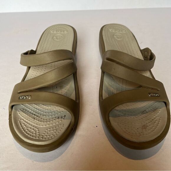 Women's Crocs Tan Slip On Wedge Sandals Size 10 - Picture 2 of 9